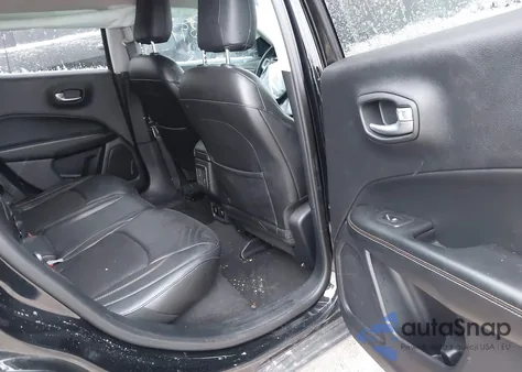 2018 Jeep Compass Latitude 4X4 z USA, uszkodzony, nr VIN 3C4NJDBB4JT185442